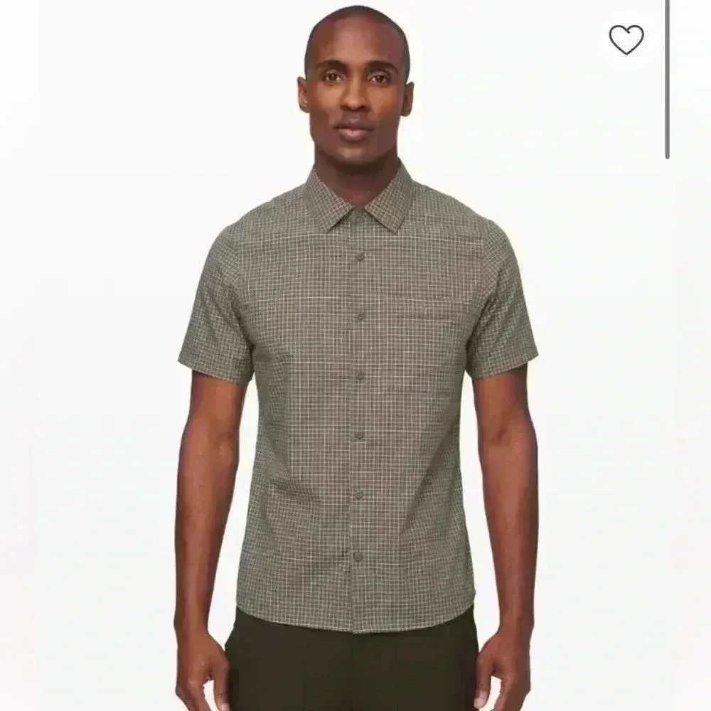 Lululemon Men’s Grid Light Short Sleeve Shirt- Army Green- Medium